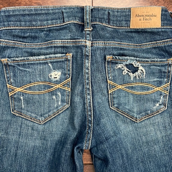Light Blue faded wash Abercrombie and Fitch Ripped Skinny Jeans size 25/31 - Picture 4 of 4